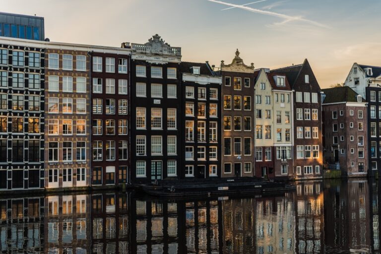 Top 9 Spots for Unforgettable Nighouts in Amsterdam – 2023 Guide