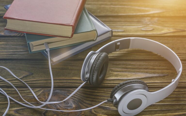 How Does Rent Audiobooks Model Work? Top Companies And Book Reviews in 2023