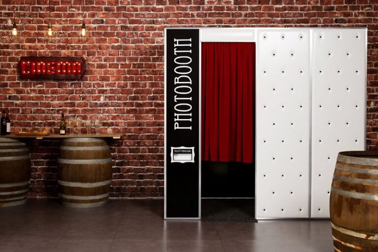 13 Reasons to Rent a Photo Booth For Your Next Big Event