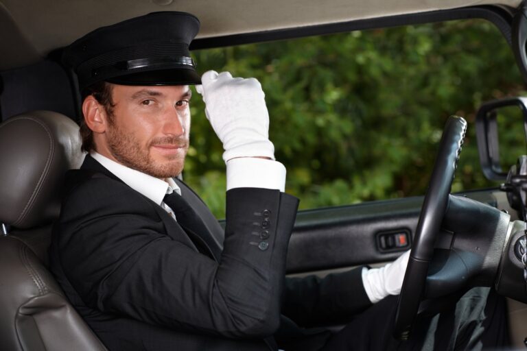Reasons To Arrange A Chauffeur Service For Your Next Business Trip